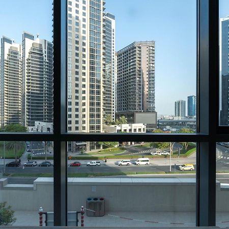 Modern 1-Br Apartment Close To Dubai Mall And Burj Khalifa Exterior photo