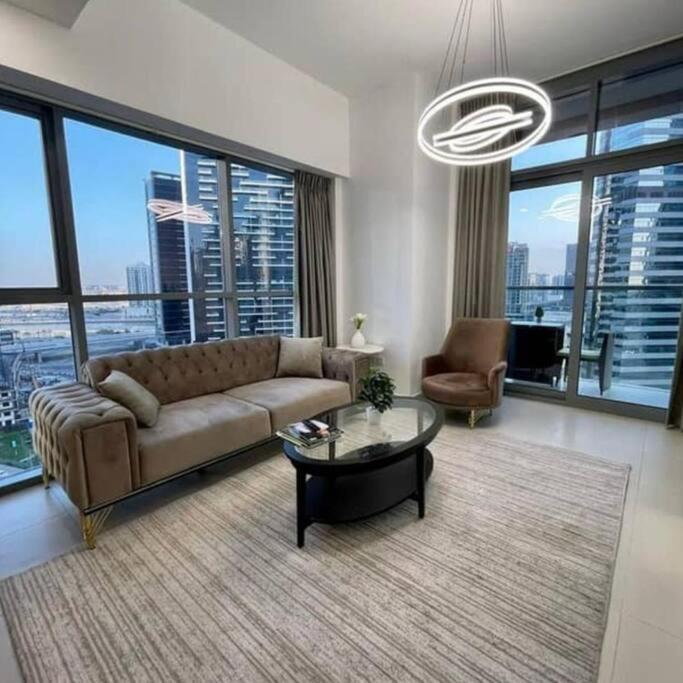 Modern 1-Br Apartment Close To Dubai Mall And Burj Khalifa Exterior photo