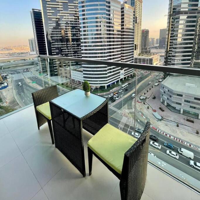 Modern 1-Br Apartment Close To Dubai Mall And Burj Khalifa Exterior photo