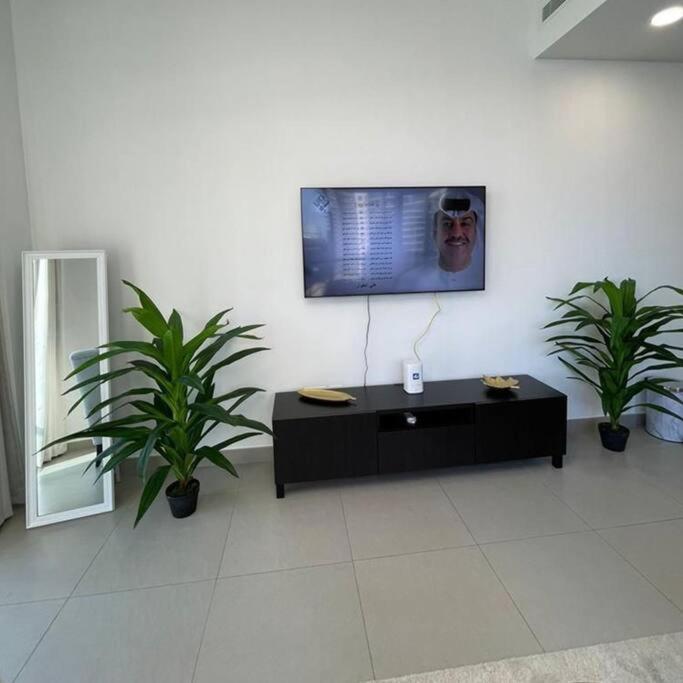 Modern 1-Br Apartment Close To Dubai Mall And Burj Khalifa Exterior photo