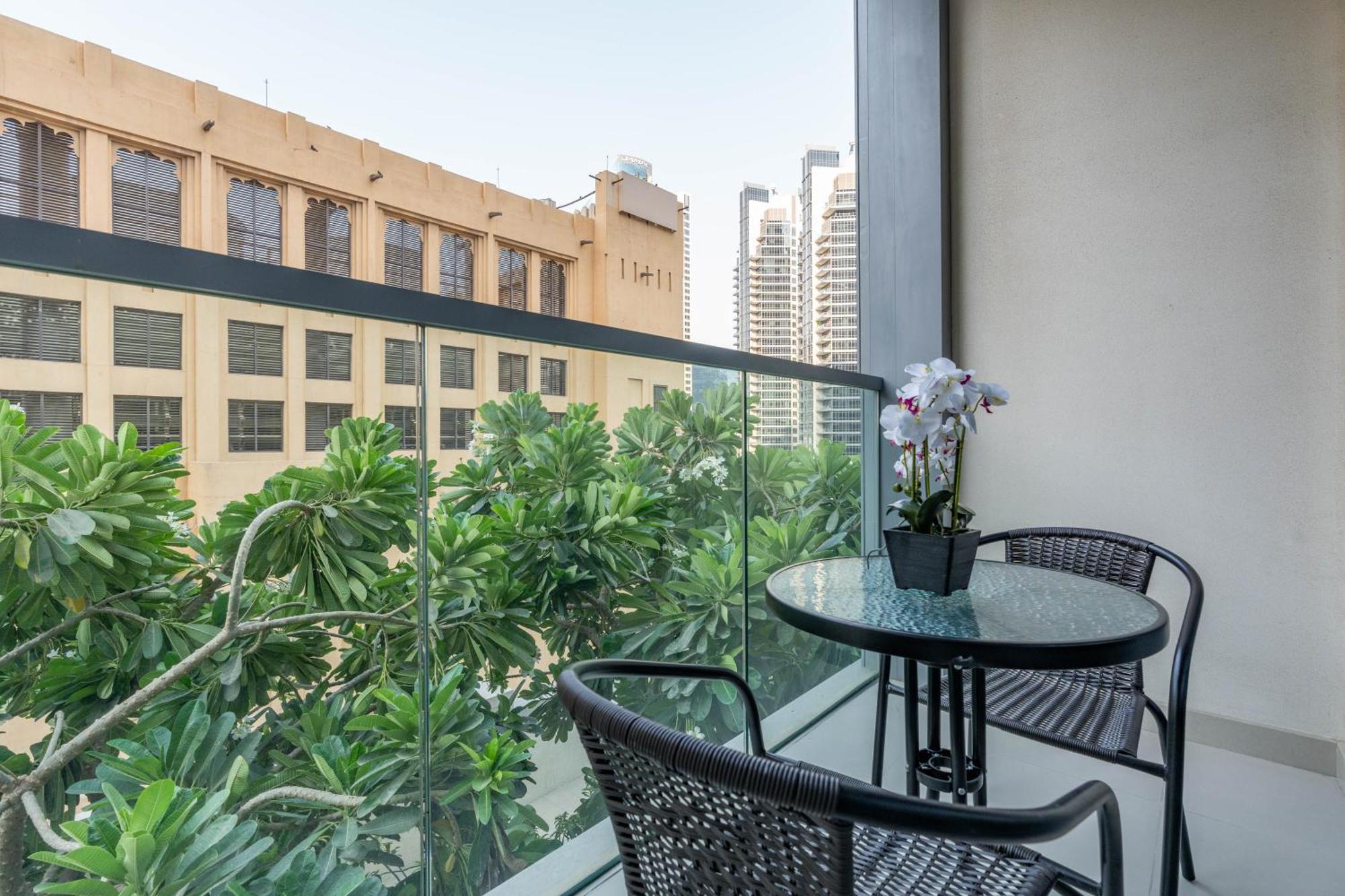 Modern 1-Br Apartment Close To Dubai Mall And Burj Khalifa Exterior photo