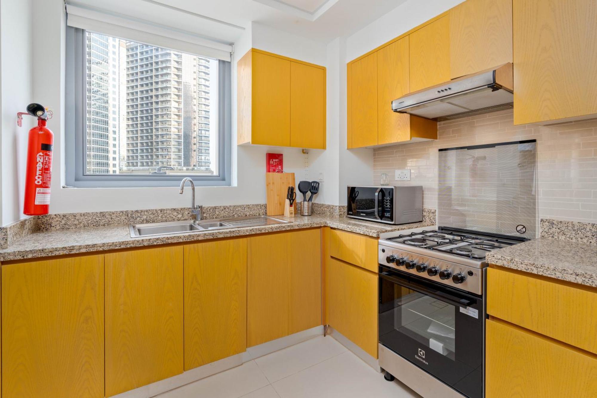 Modern 1-Br Apartment Close To Dubai Mall And Burj Khalifa Exterior photo