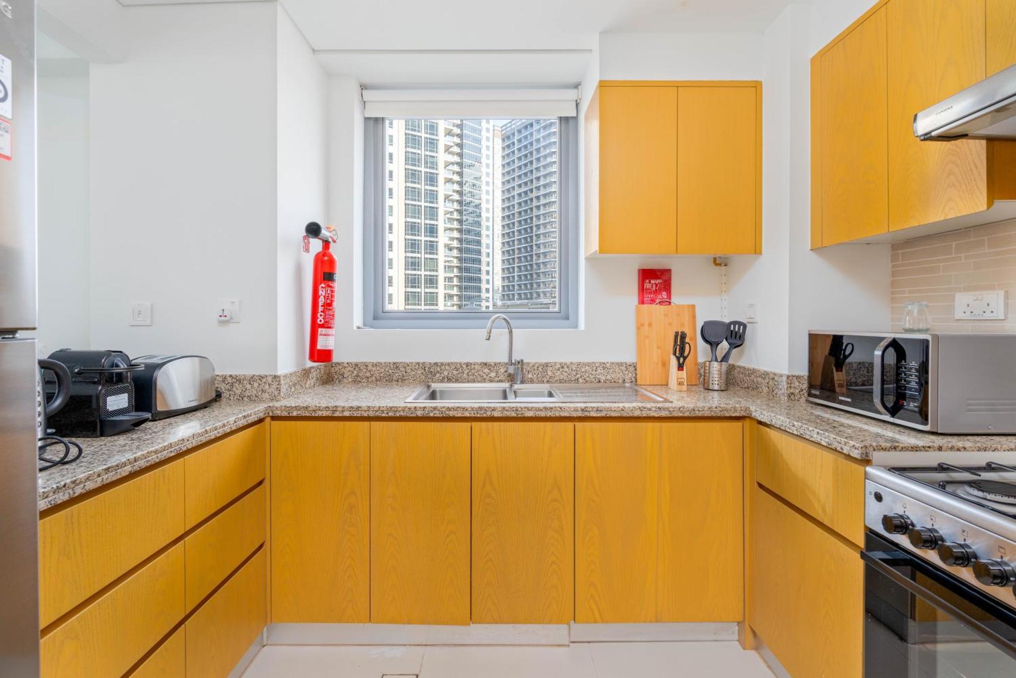 Modern 1-Br Apartment Close To Dubai Mall And Burj Khalifa Exterior photo