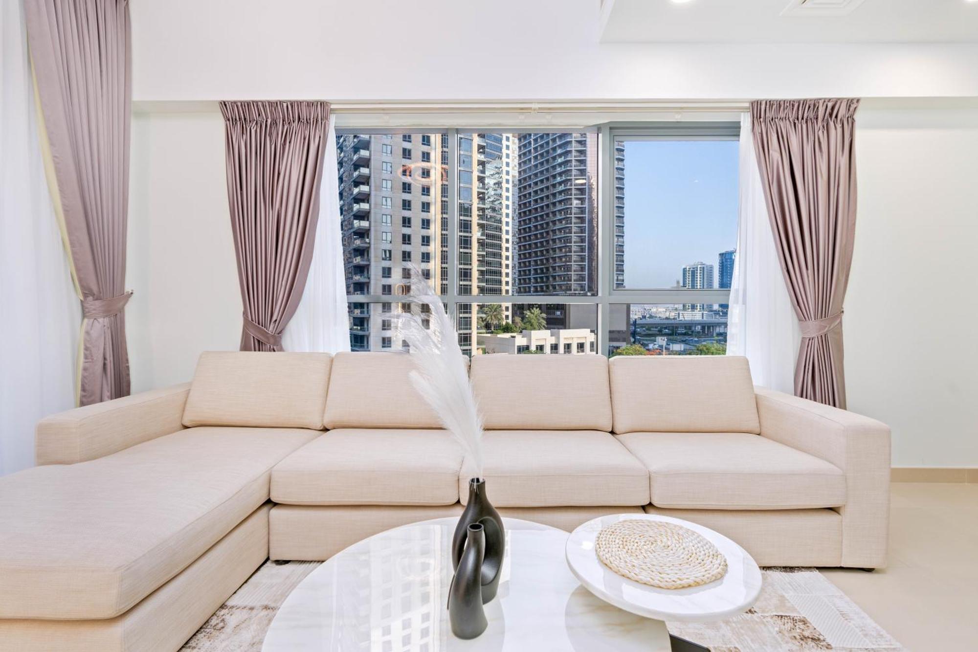 Modern 1-Br Apartment Close To Dubai Mall And Burj Khalifa Exterior photo